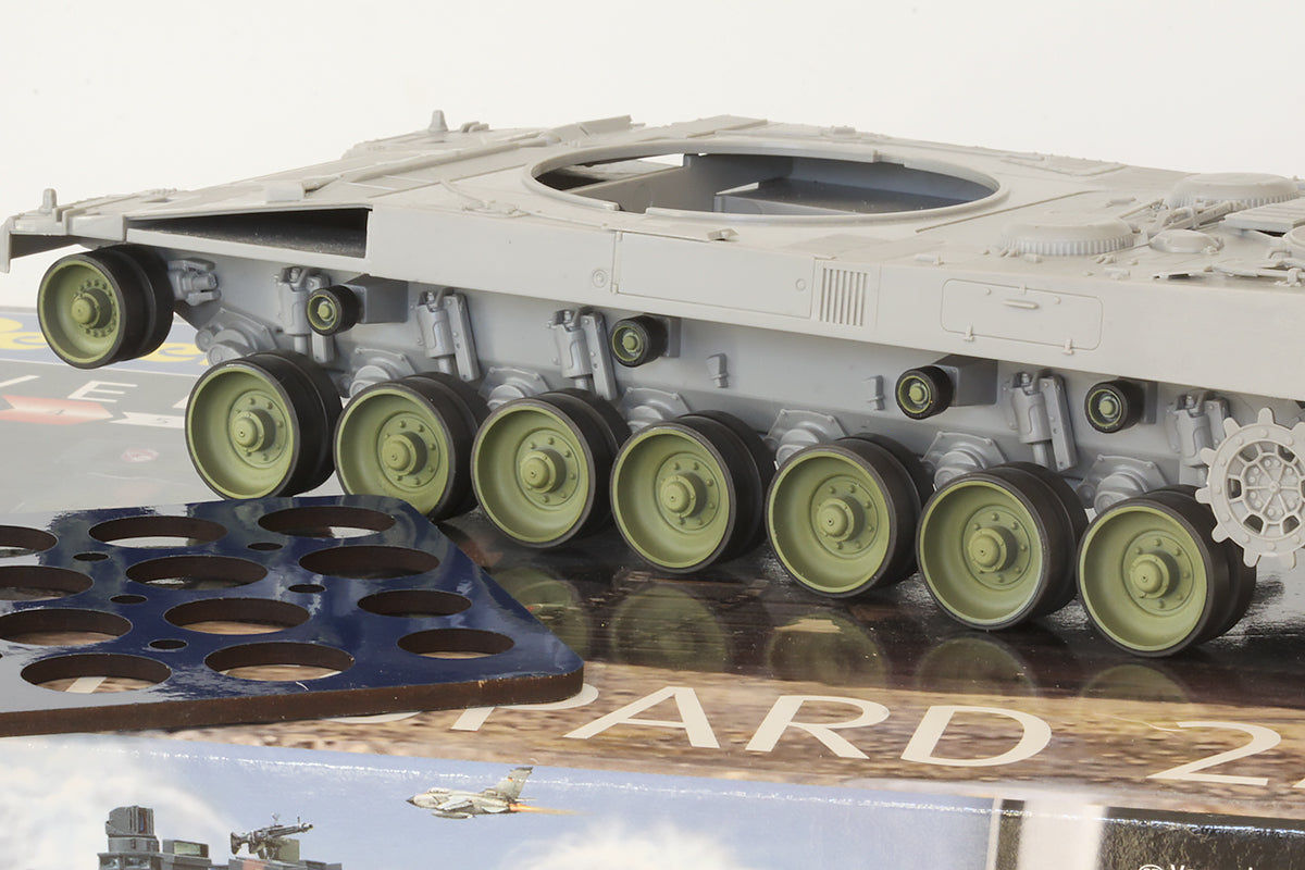 1/35 QuickWheel QW-204 Leopard 2A4 / 2A5 / 2A6 (new kits) - Revell / ICM