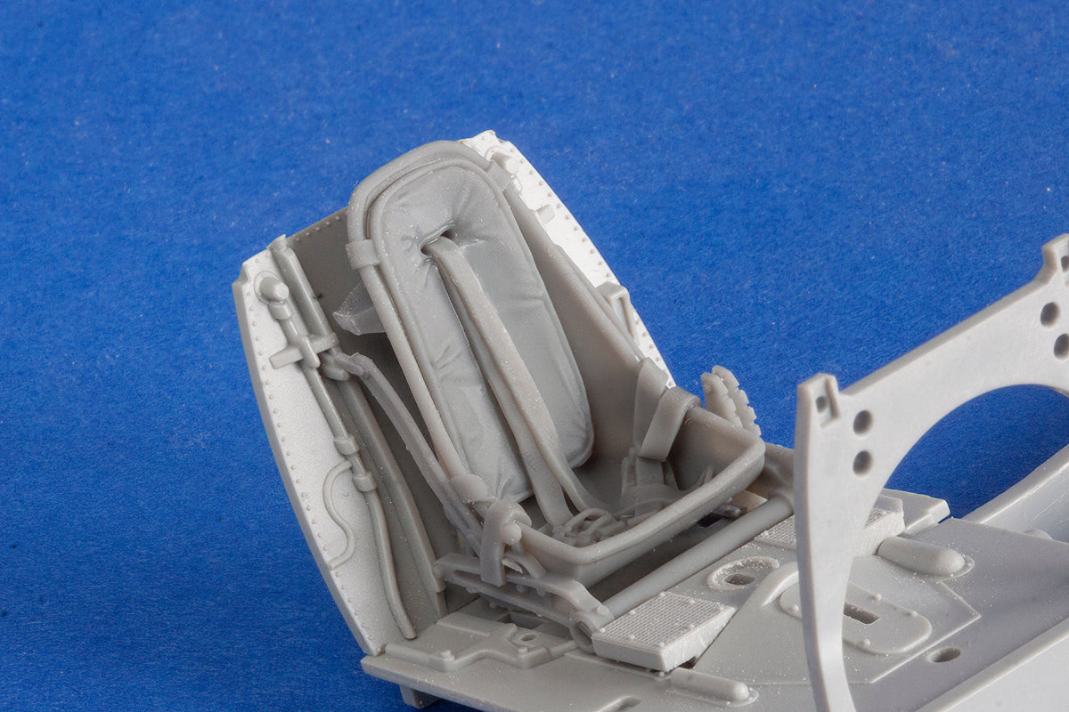 1/32 BitsKrieg BK32020 Messerschmitt Bf-109 E Seat with Belts & Cushion (Dragon)