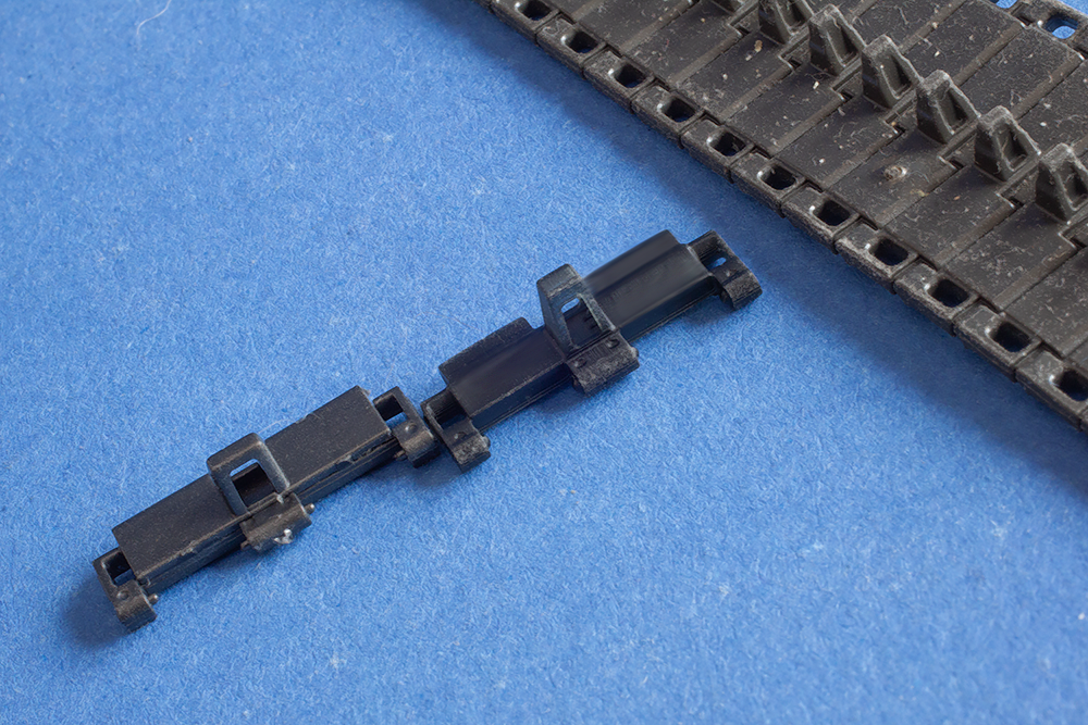 1/35 QuickTracks T-35065 Tracks for US Medium Tank M4 Sherman; SP Gun M40 (GMC) - HVSS Suspension; Type T66