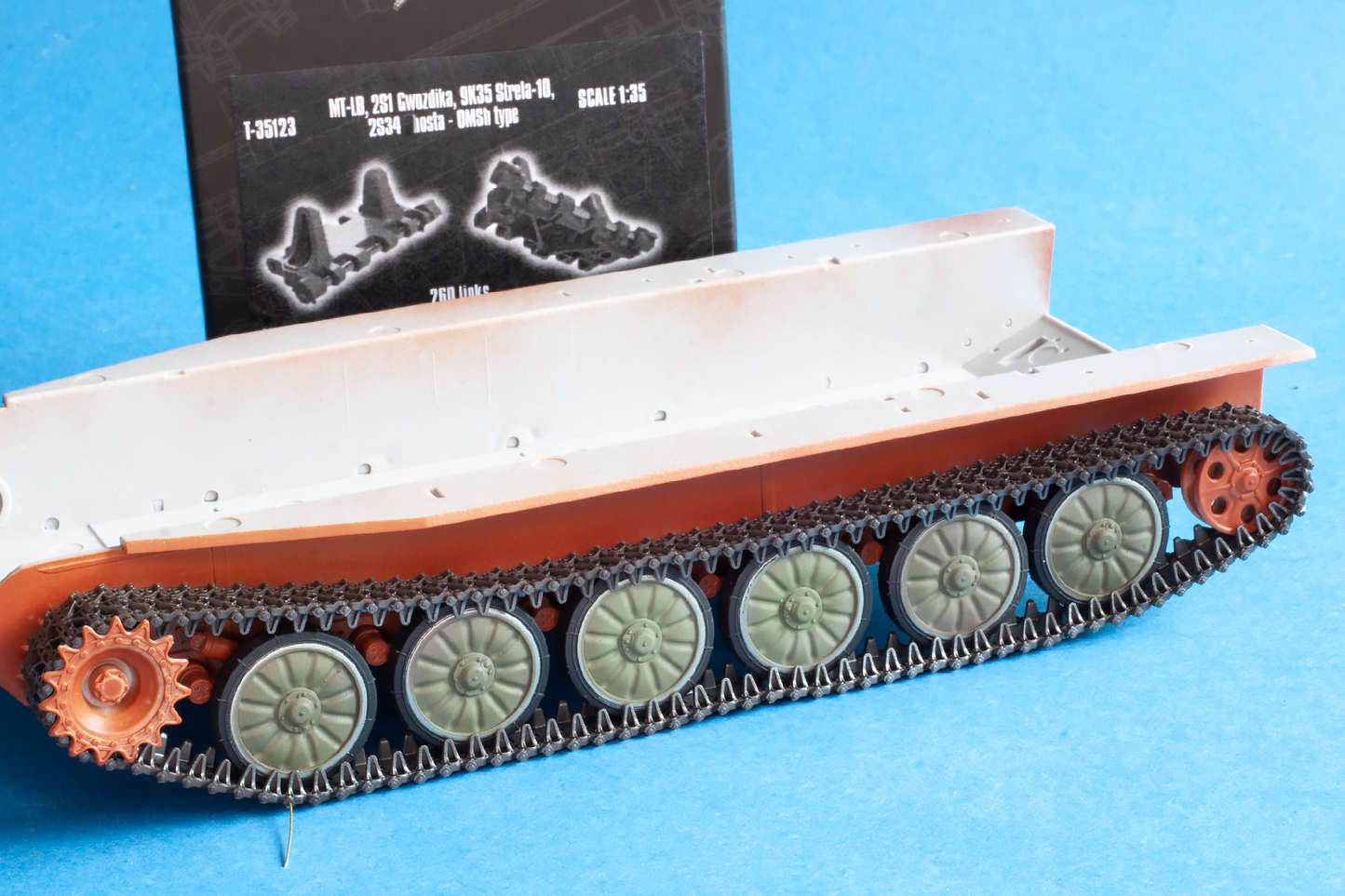 1/35 QuickTracks T-35123 MT-LB, 2S1 Gvozdika, 9K35 Strela-10, 2S34 Hosta – OMSh type for TRUMPETER
