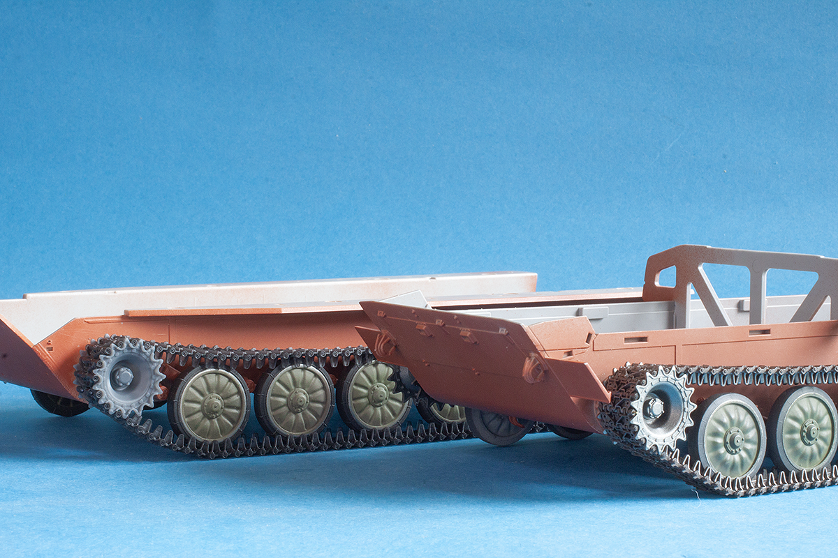 1/35 QuickTracks T-35126 122mm SP Howitzer 2S1 Gvozdika – OMSh type & Drive Sprockets for ZVEZDA