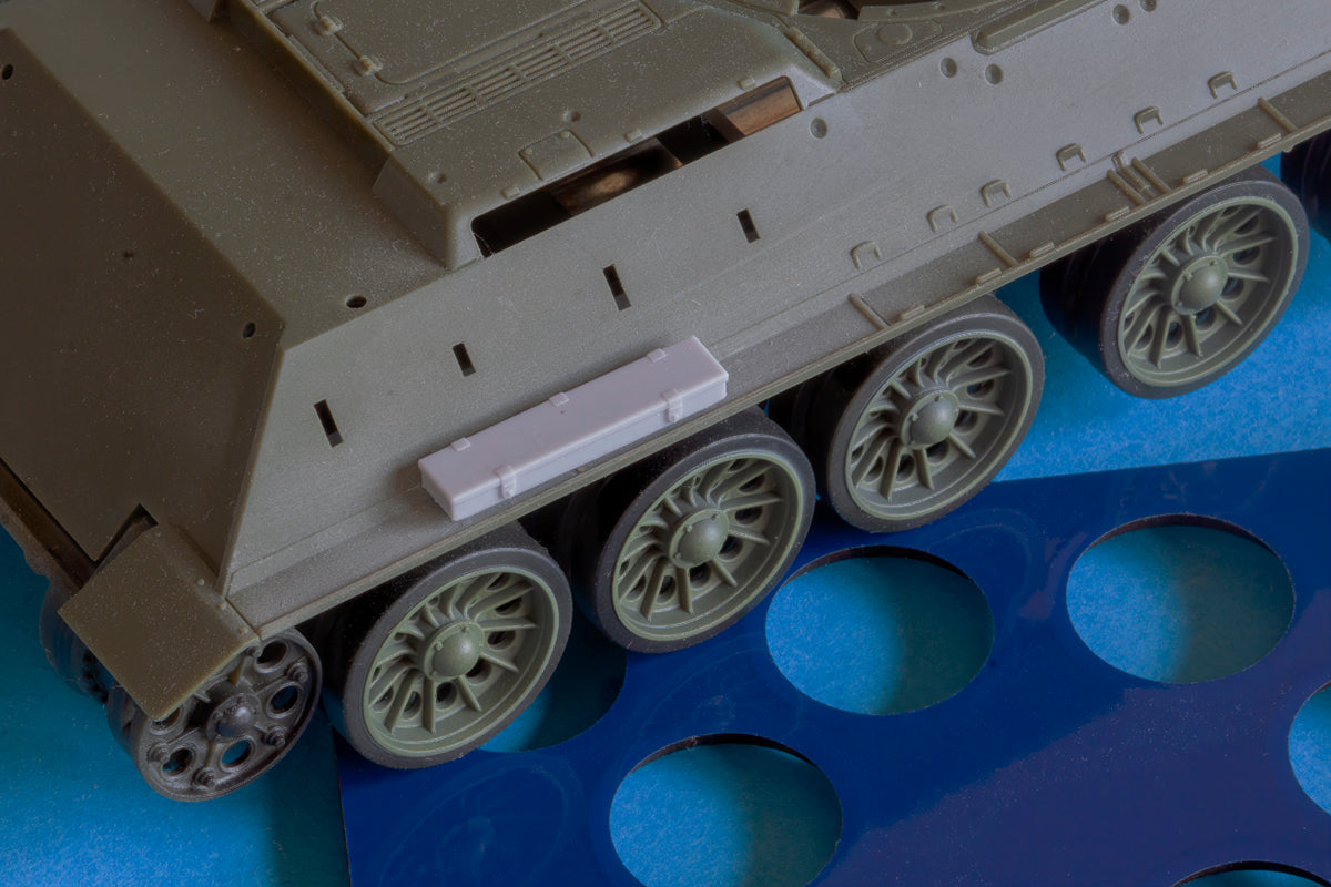 1/35 BitsKrieg BK-084 End & Post-WWII T-34; T-44; T-54, SU-100; IS-3 tank tool boxes (reinforced)