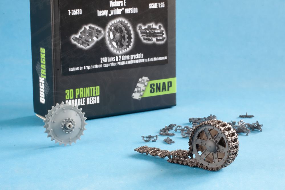 1/35 QuickTracks T-35130 Vickers E heavy „winter” version with Drive Sprockets