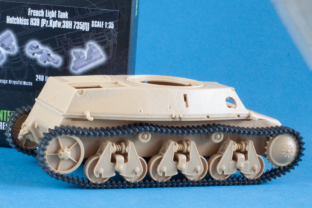 1/35 QuickTracks T-35131 French Light Tank Hotchkiss H39 (Pz.Kpfw. 38H 735(f))