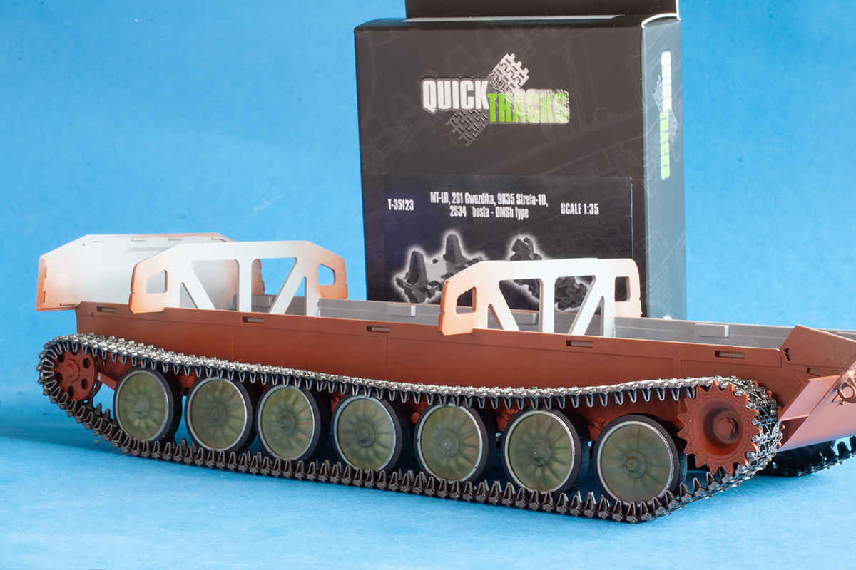 1/35 QuickTracks T-35123 MT-LB, 2S1 Gvozdika, 9K35 Strela-10, 2S34 Hosta – OMSh type for TRUMPETER