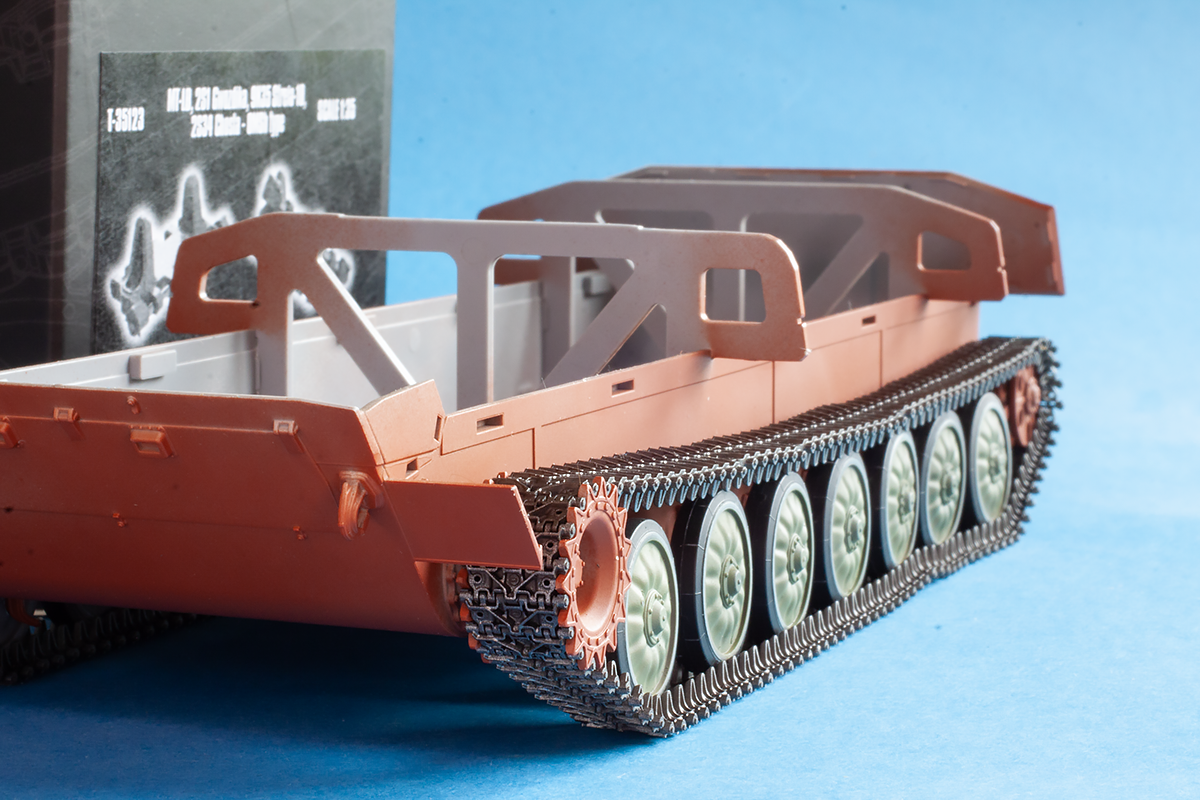 1/35 QuickTracks T-35123 MT-LB, 2S1 Gvozdika, 9K35 Strela-10, 2S34 Hosta – OMSh type for TRUMPETER