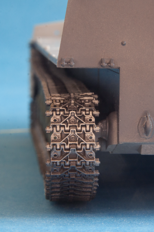 1/35 QuickTracks T-35126 122mm SP Howitzer 2S1 Gvozdika – OMSh type & Drive Sprockets for ZVEZDA