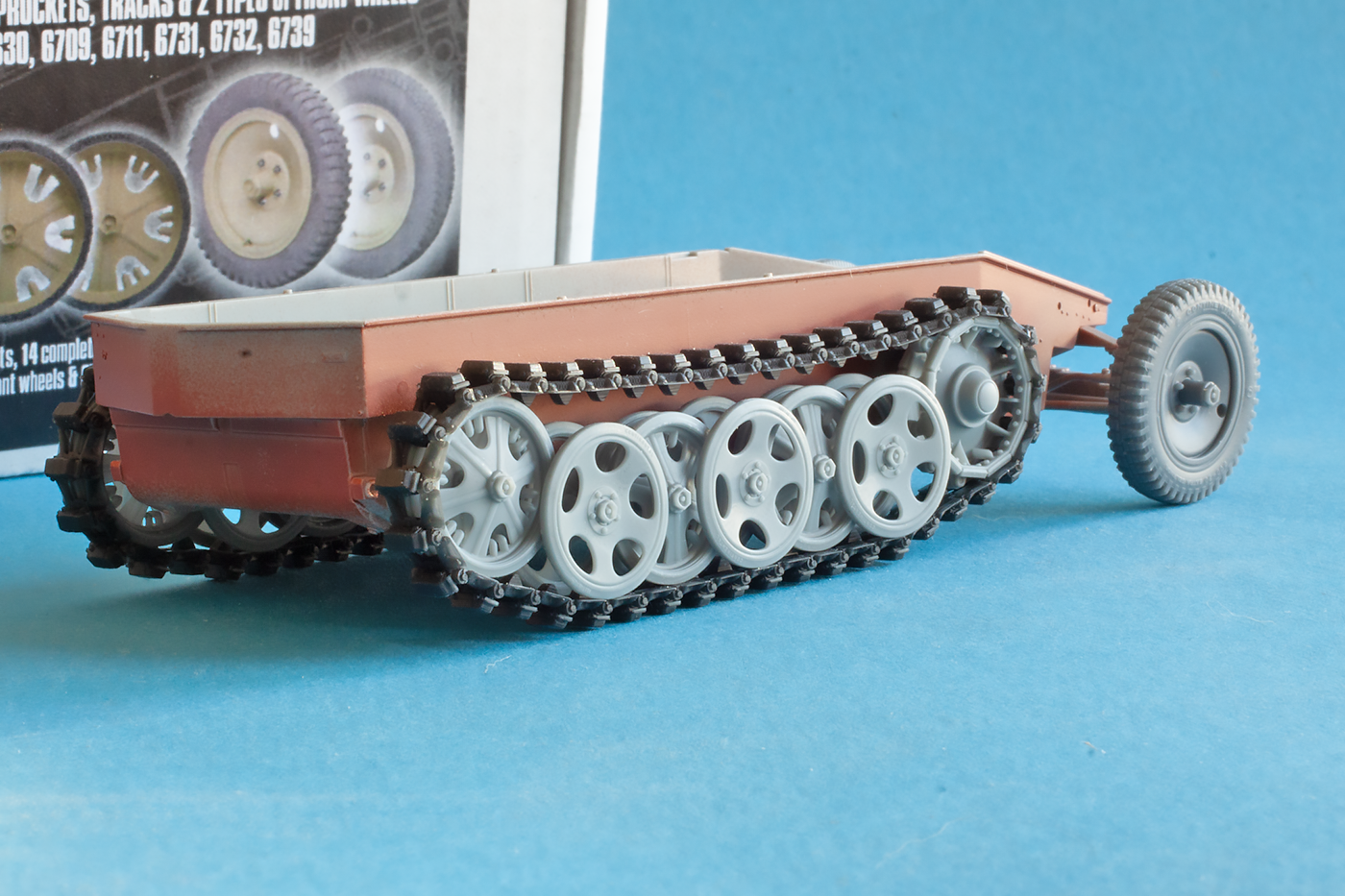 1/35 QuickWheel QWXT-35011 Sd.Kfz.10 (early) Corrected Road Wheels; Drive Sprockets; Tracks; Front wheels (2 types) – for DRAGON
