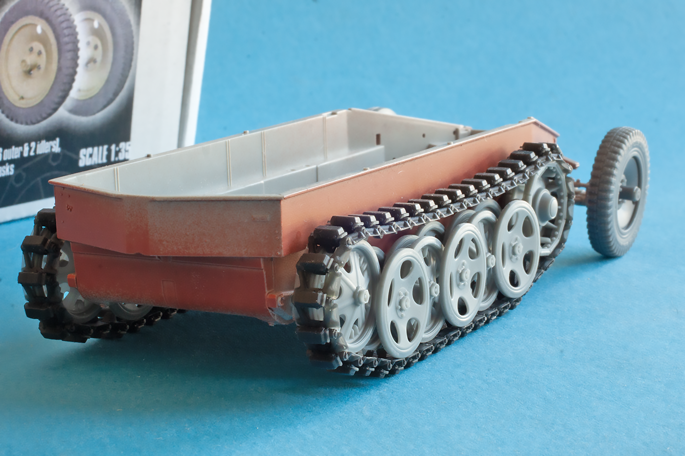 1/35 QuickWheel QWXT-35011 Sd.Kfz.10 (early) Corrected Road Wheels; Drive Sprockets; Tracks; Front wheels (2 types) – for DRAGON