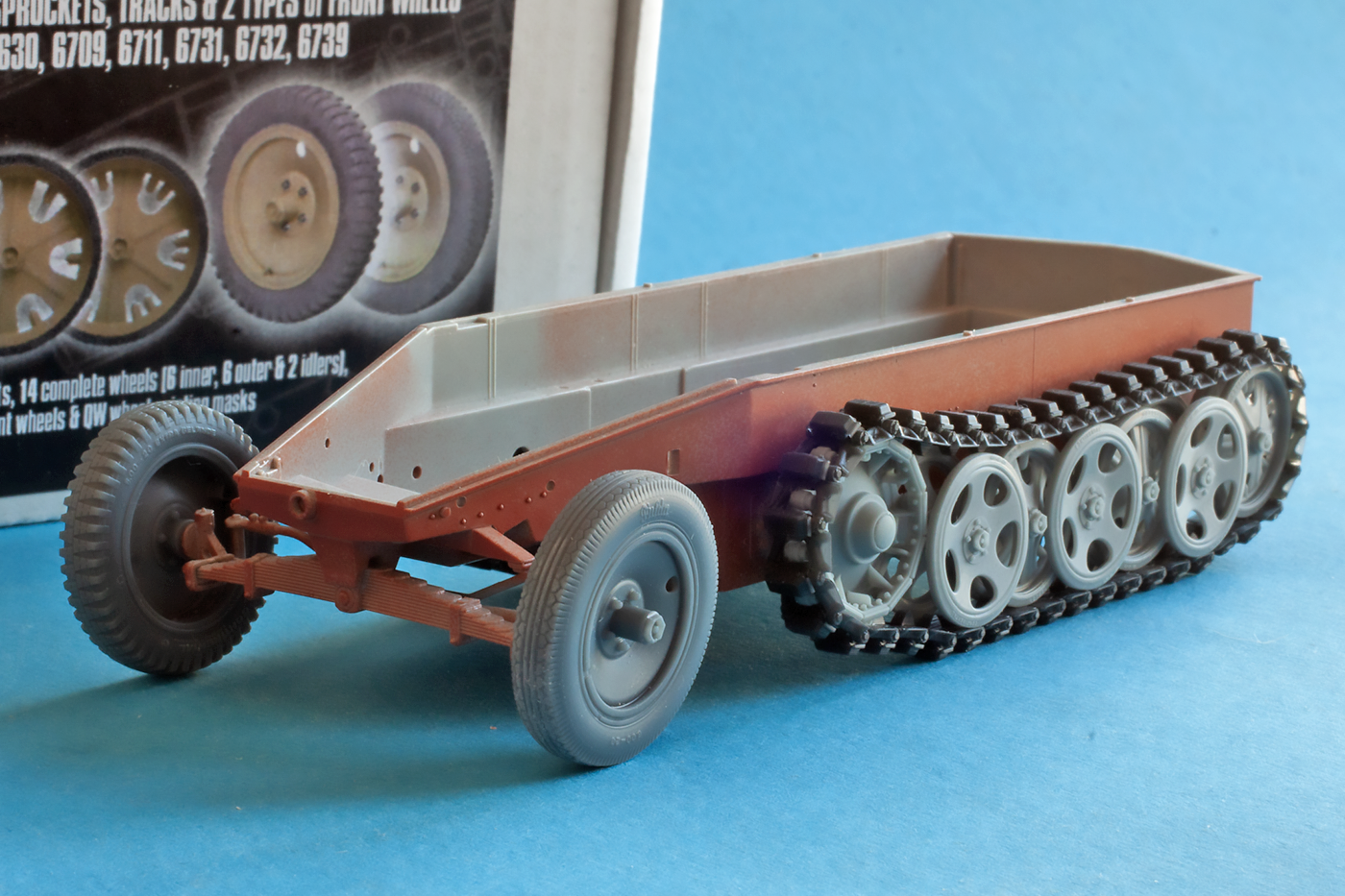 1/35 QuickWheel QWXT-35011 Sd.Kfz.10 (early) Corrected Road Wheels; Drive Sprockets; Tracks; Front wheels (2 types) – for DRAGON