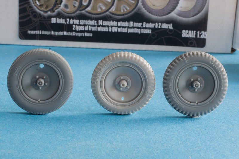 1/35 QuickWheel QWXT-35011 Sd.Kfz.10 (early) Corrected Road Wheels; Drive Sprockets; Tracks; Front wheels (2 types) – for DRAGON