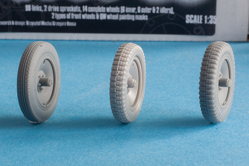 1/35 QuickWheel QWXT-35011 Sd.Kfz.10 (early) Corrected Road Wheels; Drive Sprockets; Tracks; Front wheels (2 types) – for DRAGON