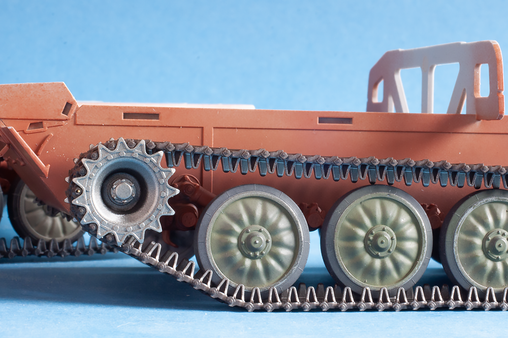 1/35 QuickTracks T-35126 122mm SP Howitzer 2S1 Gvozdika – OMSh type & Drive Sprockets for ZVEZDA