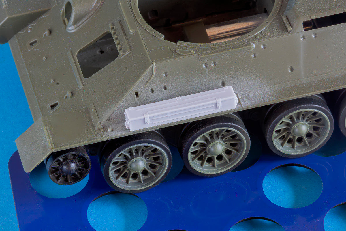 1/35 BitsKrieg BK-084 End & Post-WWII T-34; T-44; T-54, SU-100; IS-3 tank tool boxes (reinforced)